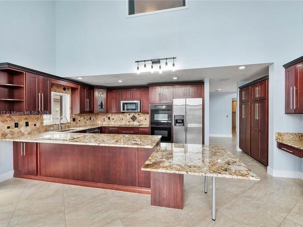 1018 NW 132nd Ave, Sunrise FL 33323
