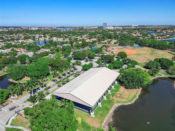 1018 NW 132nd Ave, Sunrise FL 33323