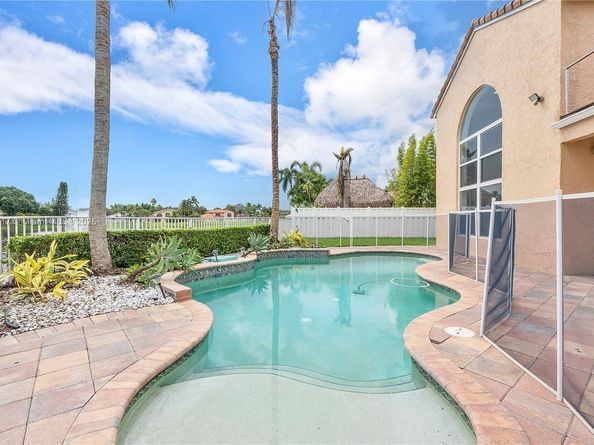 1018 NW 132nd Ave, Sunrise FL 33323