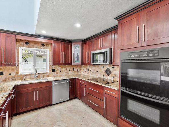 1018 NW 132nd Ave, Sunrise FL 33323