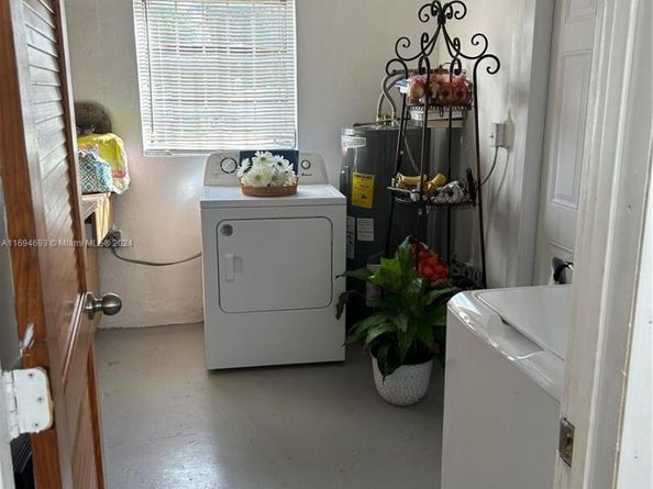3303 NW 181st St, Miami Gardens FL 33056
