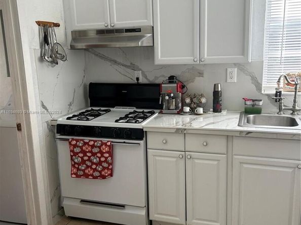 3303 NW 181st St, Miami Gardens FL 33056