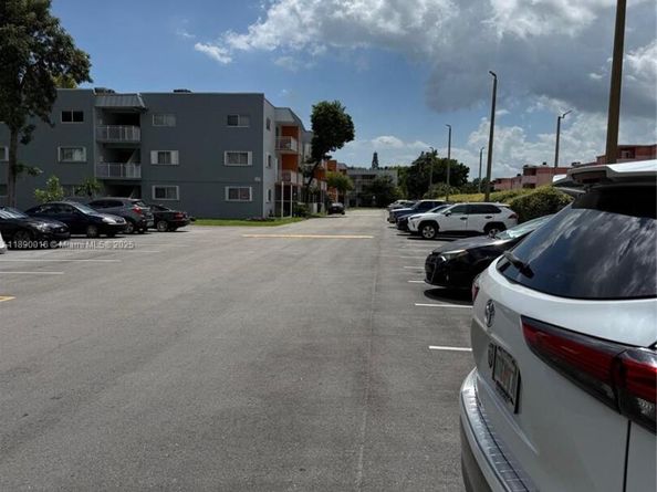 11301 SW 200th St 305A, Miami FL 33157