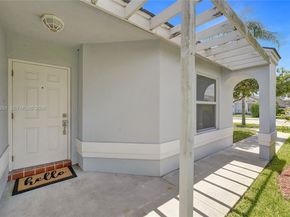 2702 Arborwood Rd, Davie FL 33328