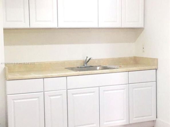 3072 NW 58th  St, Miami FL 33142