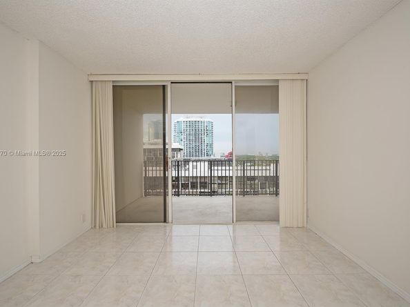 1901 Brickell Ave B2205, Miami FL 33129