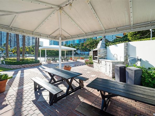1901 Brickell Ave B2205, Miami FL 33129