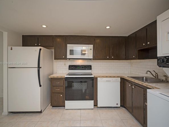 1901 Brickell Ave B2205, Miami FL 33129