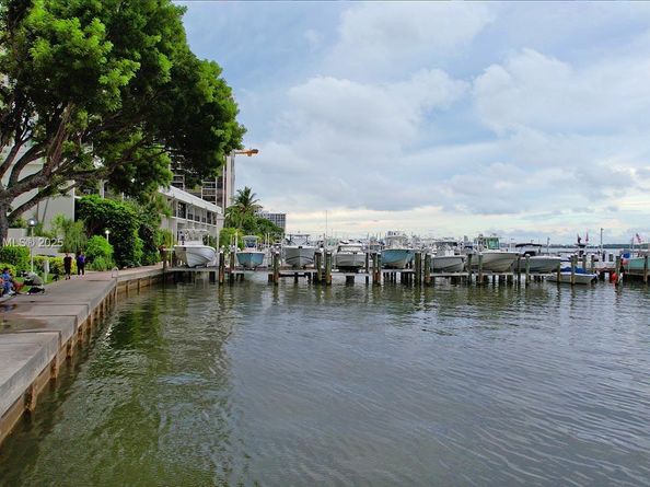 1901 Brickell Ave B2205, Miami FL 33129