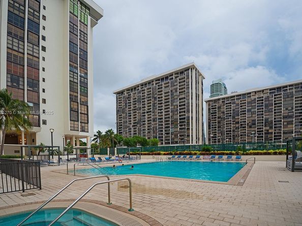 1901 Brickell Ave B2205, Miami FL 33129