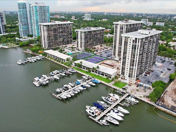 1901 Brickell Ave B2205, Miami FL 33129
