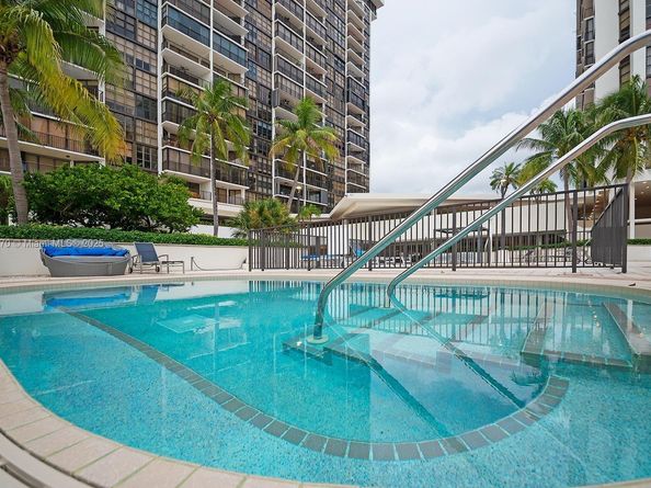 1901 Brickell Ave B2205, Miami FL 33129