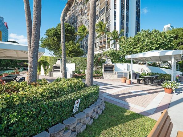1901 Brickell Ave B2205, Miami FL 33129