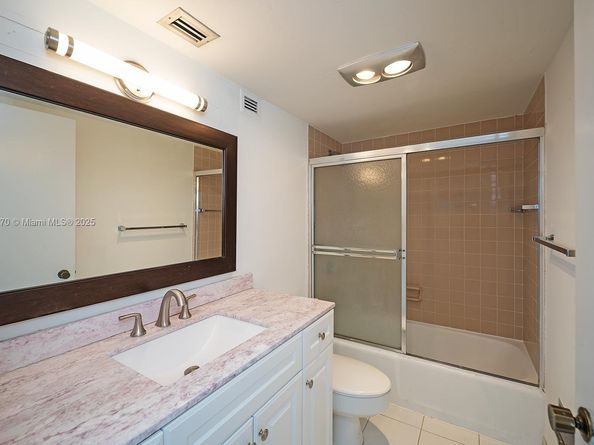 1901 Brickell Ave B2205, Miami FL 33129