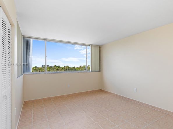 1700 NW N River Dr 708, Miami FL 33125