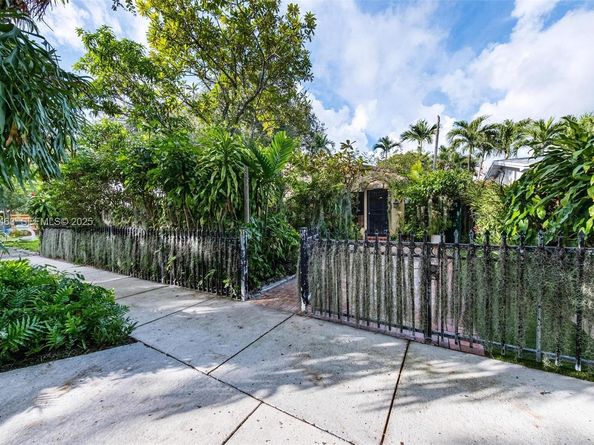 37 NE 44th St, Miami FL 33137