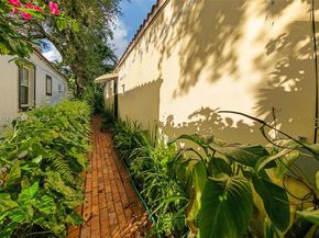 37 NE 44th St, Miami FL 33137