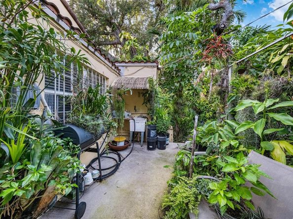 37 NE 44th St, Miami FL 33137