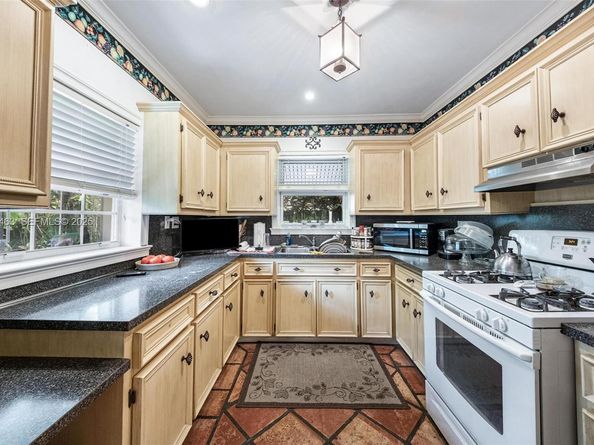 37 NE 44th St, Miami FL 33137