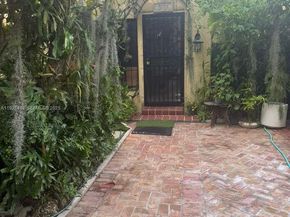 37 NE 44th St, Miami FL 33137