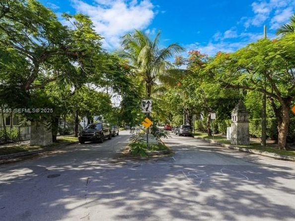 37 NE 44th St, Miami FL 33137