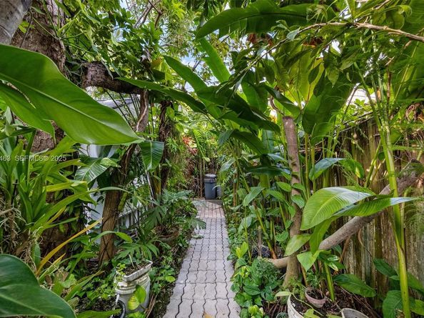 37 NE 44th St, Miami FL 33137