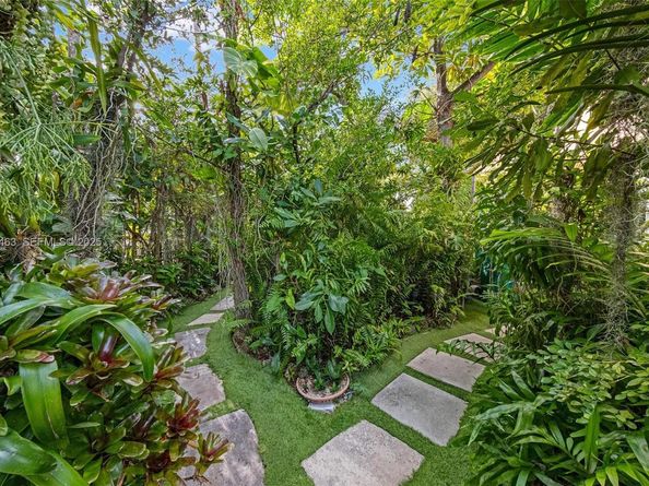 37 NE 44th St, Miami FL 33137