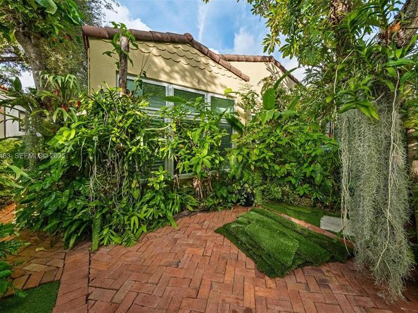 37 NE 44th St, Miami FL 33137