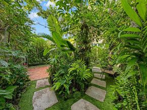 37 NE 44th St, Miami FL 33137