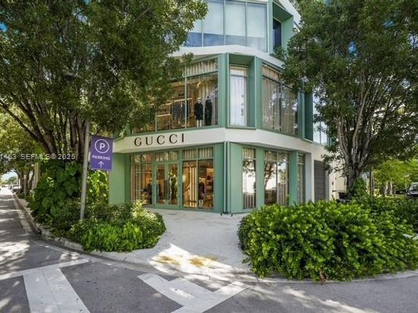 37 NE 44th St, Miami FL 33137