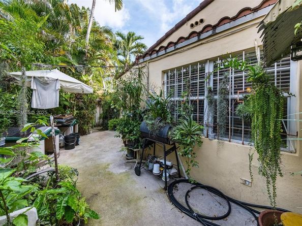 37 NE 44th St, Miami FL 33137