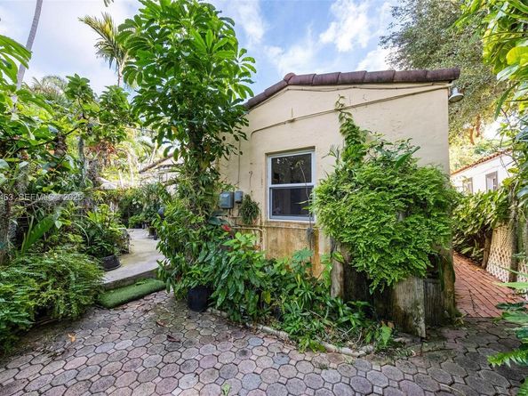 37 NE 44th St, Miami FL 33137