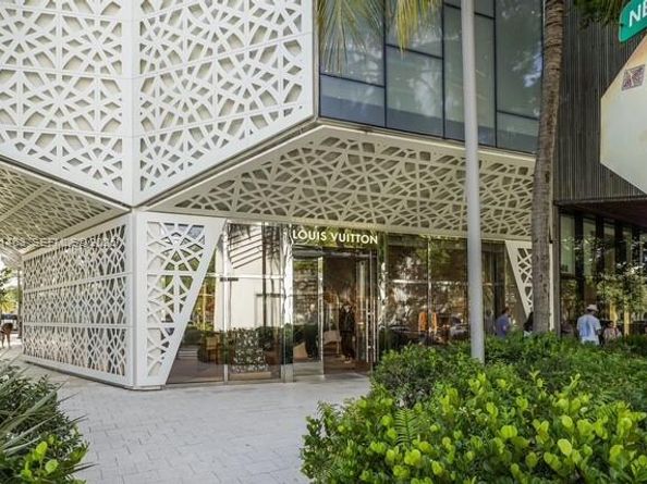 37 NE 44th St, Miami FL 33137