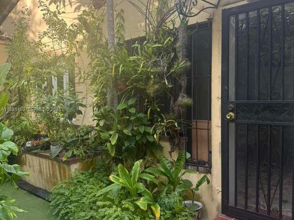 37 NE 44th St, Miami FL 33137