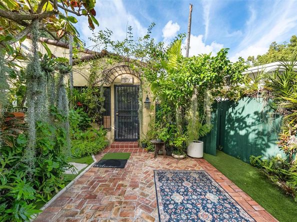 37 NE 44th St, Miami FL 33137