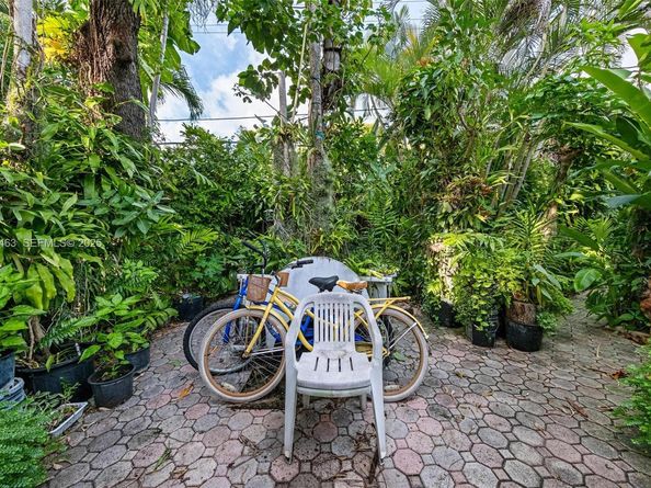 37 NE 44th St, Miami FL 33137