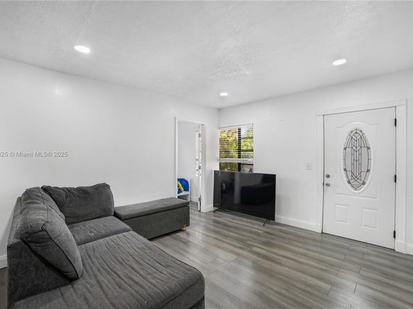 662 Tamiami Blvd, Miami FL 33144