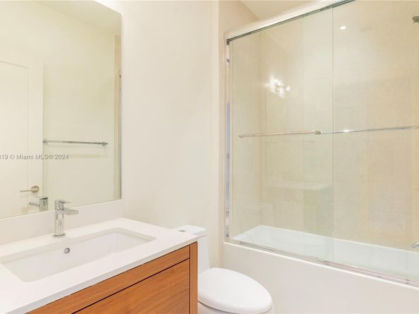 3581 E Glencoe St 203, Miami FL 33133
