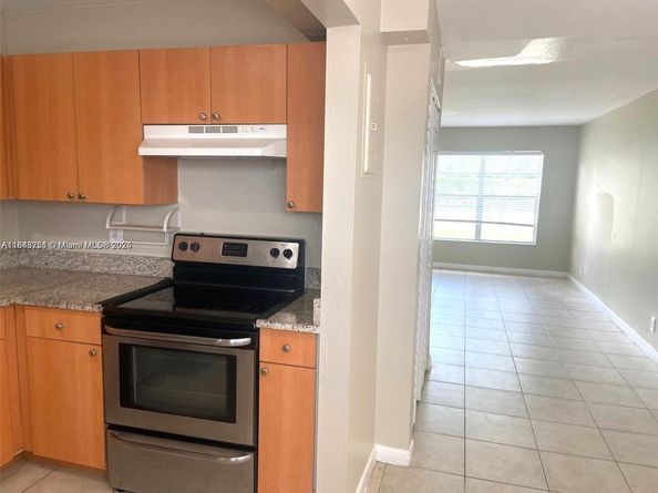 4668 NW 9th Dr 4668, Plantation FL 33317