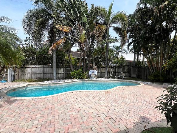 1401 NE 14th Ct, Fort Lauderdale FL 33304