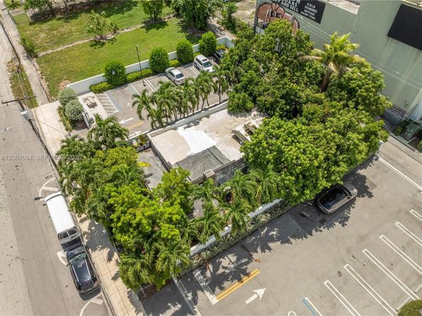 272 NW 37th St, Miami FL 33127