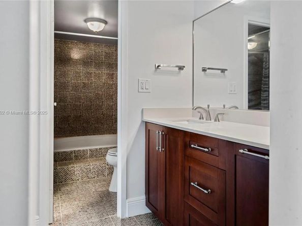 16570 NE 26th Ave 6B, North Miami Beach FL 33160