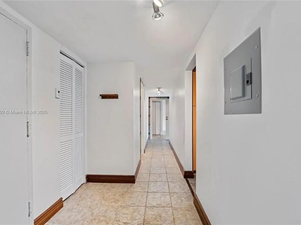 16570 NE 26th Ave 6B, North Miami Beach FL 33160