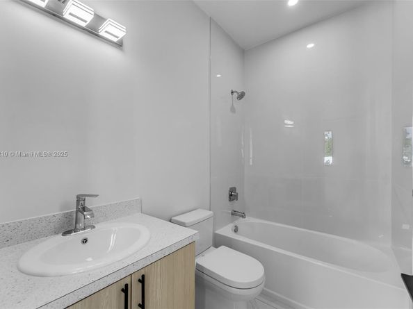 12383 SW 220 St, Miami FL 33170