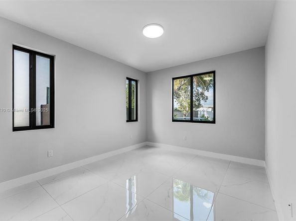 12383 SW 220 St, Miami FL 33170