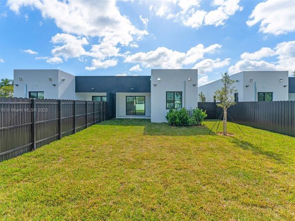 12383 SW 220 St, Miami FL 33170