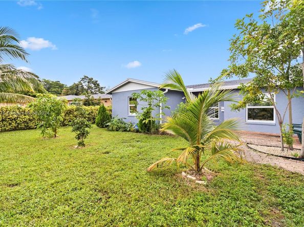 1240 Stardust, North Lauderdale FL 33068