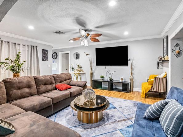 1240 Stardust, North Lauderdale FL 33068