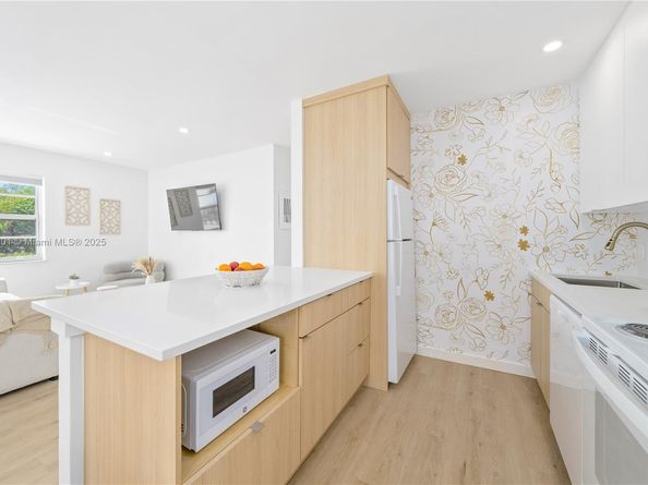 401 N 6th Ave N, Lake Worth FL 33460