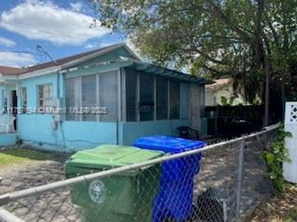 2156 NW 32nd St, Miami FL 33142
